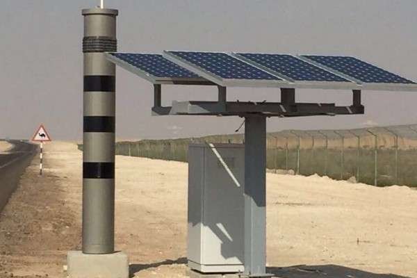 Uno de los nuevos radares solares instalados por la Policía de Abu Dhabi.
