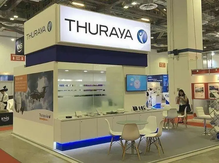 Expositor de Thuraya en una feria internacional. (thurayatelecom)