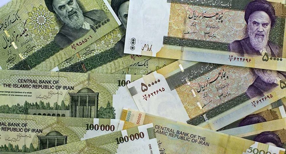 Billetes de riales iraníes.