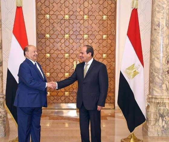 El presidente de Egipto, a la derecha de la imagen, antes del encuentro con el presidente de Yemen.