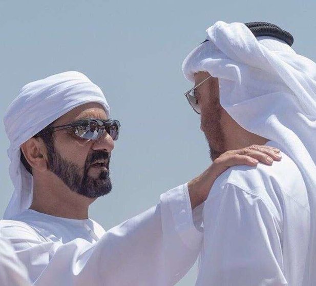 El gobernador de Dubai y el príncipe heredero de Abu Dhabi durante una reunión en Dubai.