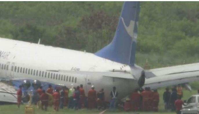 En la imagen de Bloomberg, estado en que quedó el avión tras el aterrizaje.