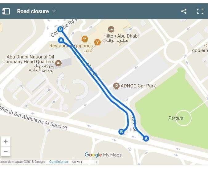 En el mapa de Google la calle de Abu Dhabi cerrada al tráfico.