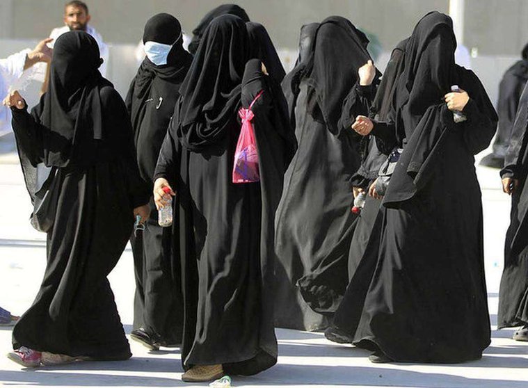 Un grupo de mujeres pasea por Arabia Saudita. (Fuente externa)