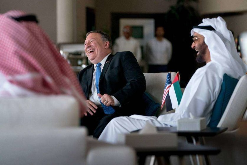 El secretario de Estado de Estados Unidos y el príncipe heredero de Abu Dhabi durante el encuentro de este martes.