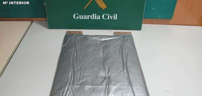 La Guardia Civil mostró imágenes de la droga confiscada.