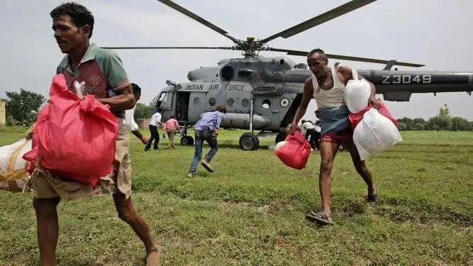 Ayuda a los afectados por las inundaciones en Kerala. (Prensa Latina)