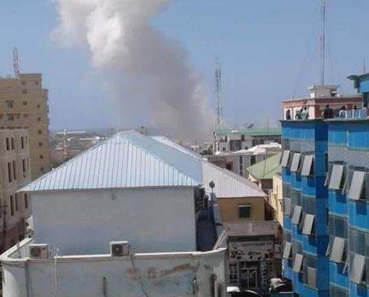 Una imagen de Twitter de la explosión en Mogadiscio.