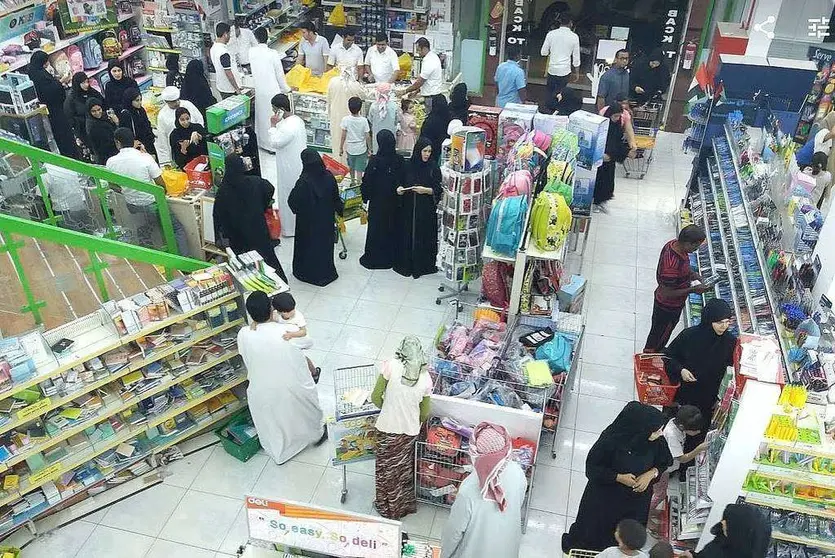 Librería en Ras Al Khaimah en la jornada previa a la vuelta al colegio. (EL CORREO)