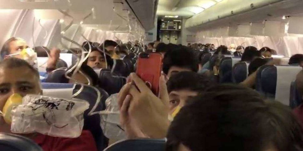 Los pasajeros del vuelo fotografiaron la cabina.