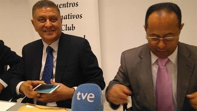 El embajador de Yemen en España durante la conferencia en Madrid.
