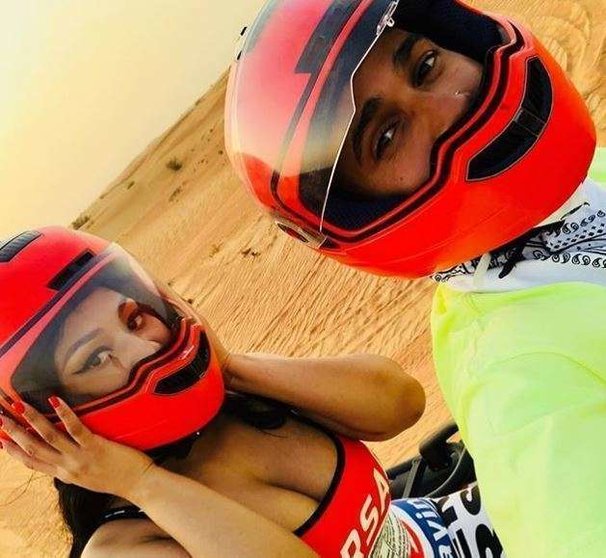 Nicki Minaj y Lewis Hamilton han alimentado los rumores de romance posando juntos en un viaje en quad por Dubai. 