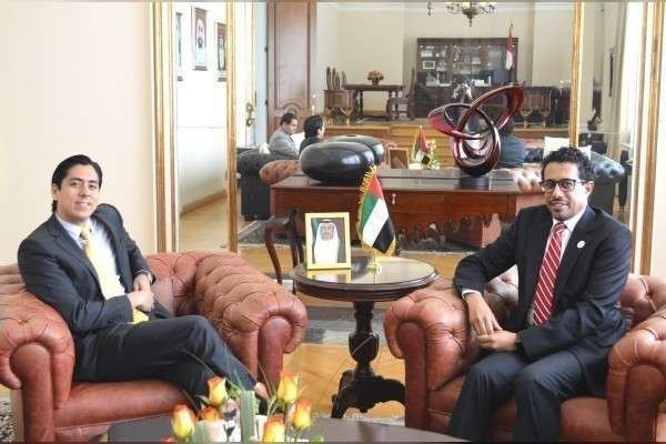 A la izquierda, Emilio Granados Franco junto al embajador de EAU en México durante el encuentro en la Embajada.