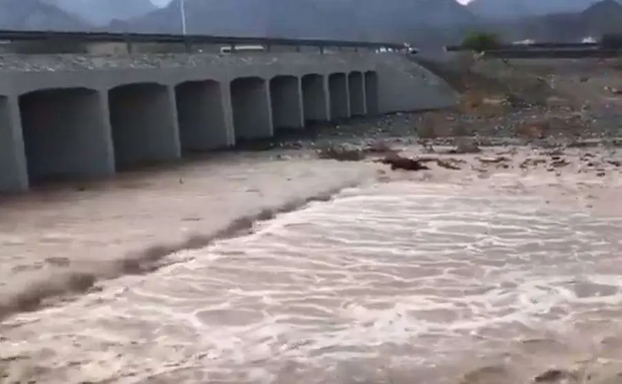 Cauces de arroyos se han visto invadidos por grandes riadas. (@NCMS_media)