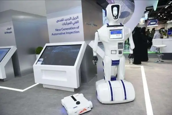 La RTA presentó en Gitex 2018 este robot inteligente para la inspección técnica de vehículos. (WAM)