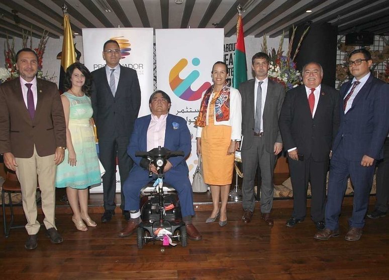 Representantes diplomáticos junto a Mario Vallejo en el Día de Ecuador en Emiratos Árabes. (EL CORREO)