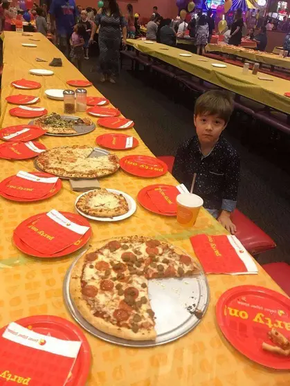 El pequeño Teddy celebró solo su cumpleaños pese a haber invitado a 32 compañeros. (Facebook)