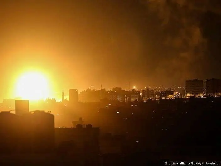 Bombardeos israelíes en la Franja de Gaza. (dw.com)