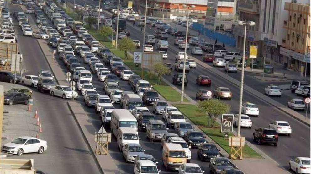 Los atascos por tráfico son comunes en Emiratos.