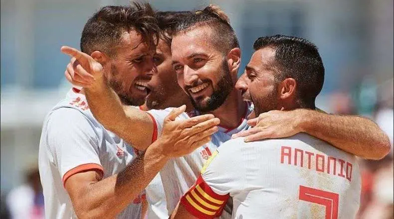 Llorenç Gómez celebra un tanto conseguido con la selección española.