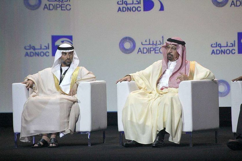 Los ministros de Energía de Emiratos Árabes -izquierda- y de Arabia Saudita, en un panel de ADIPEC 2018. (EL CORREO)
