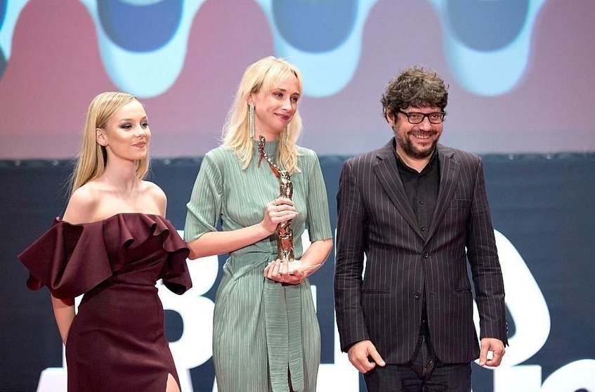 La actriz española Ingrid García-Jonsson recibe el premio Luz en la 44 edición del Festival de Cine Iberoamericano. (Cedida)