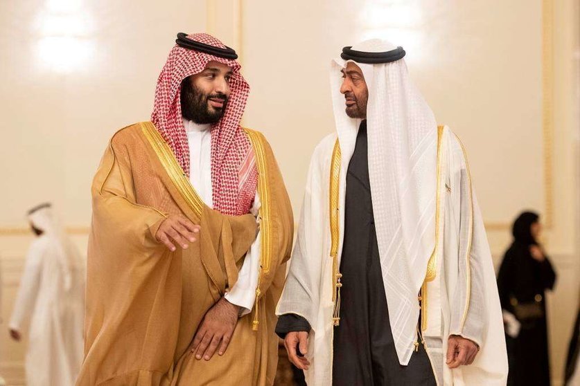 El príncipe saudí -izquierda- junto al jeque Mohammed bin Zayed el pasado jueves. (WAM)