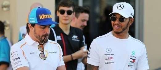 Alonso con Hamilton en Abu Dhabi.