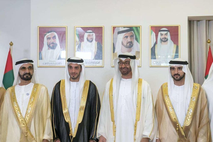 El novio entre el príncipe heredero de Abu Dhabi y el gobernante de Dubai.