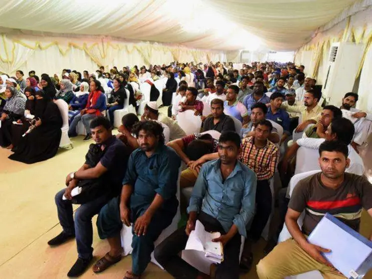 En la imagen de Gulf News, el centro de amnistía en Al Sahama de Abu Dhabi.