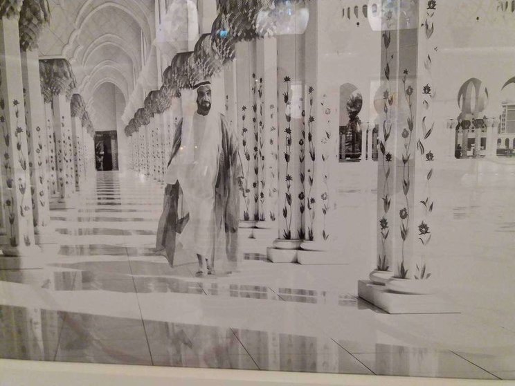 Una pintura del jeque Zayed en la Gran Mezquita de Abu Dhabi. (EL CORREO)