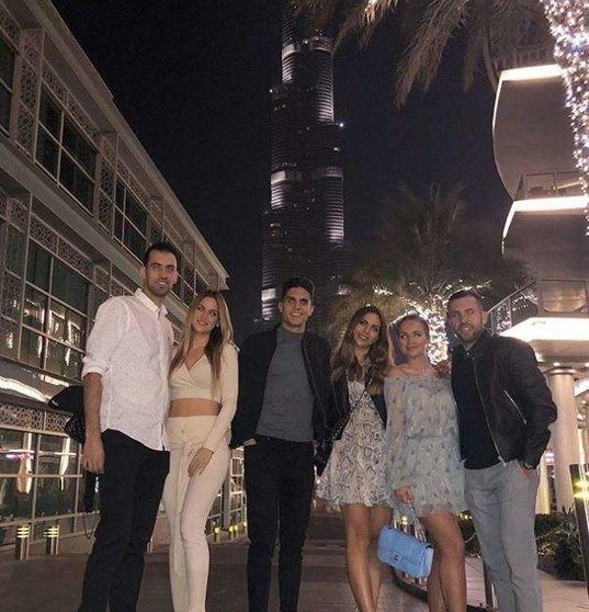 Los futbolistas españoles delante del Burj Khalifa. (Instagram)