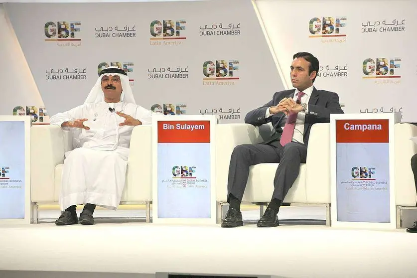 El presidente y CEO de DP World Group, Sultan Ahmed bin Sulayem -izquierda-, interviene en el Foro Global de Negocios América Latina celebrado en Dubai en 2018 junto al ministro de Comercio Exterior de Ecuador, Pablo Campana. (EL CORREO)