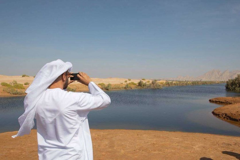 El príncipe heredero de Abu Dhabi fotografía el paisaje de Al Ain.