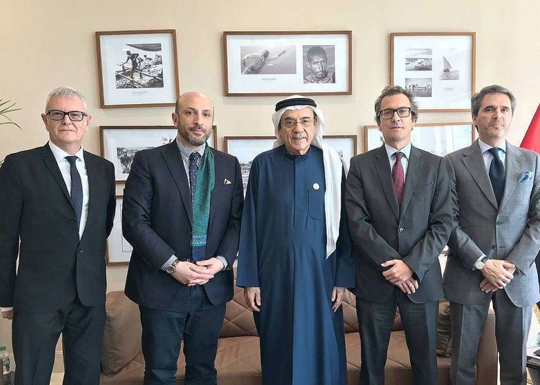 La delegación española, con con el ministro de Estado Dr Zaki Nusseibeh, responsable de la diplomacia cutural de Emiratos Árabes Unidos. (Cedida)
