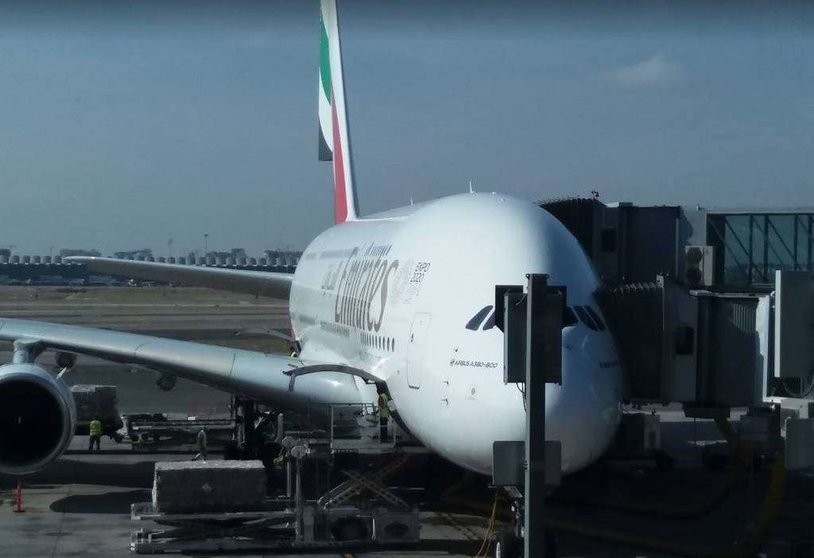 El emirates A380 en el Aeropuerto Adolfo Suárez de Madrid. (EL CORREO)
