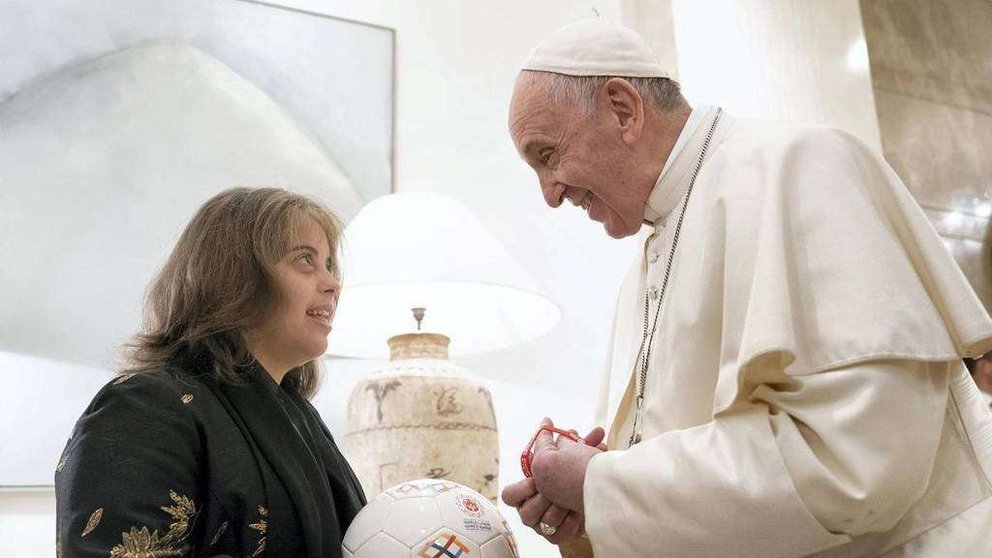 Chaica Al Qassimi en su encuentro con el Papa Francisco. (Ryan Carter, Ministerio de Asuntos Presidenciales)