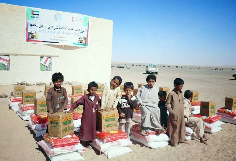 Entrega de ayuda alimentaria de ERC en Shabwah. (WAM)