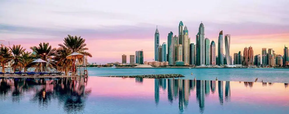 Impresionantes visitas de Dubai desde la piscina del hotel Barceló en La Palmera.