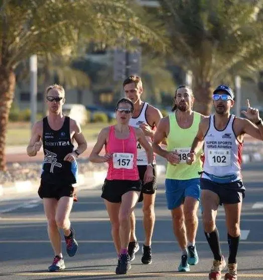 El español Mario Illán, primero por la derecha, durante la Media Maratón de RAK.