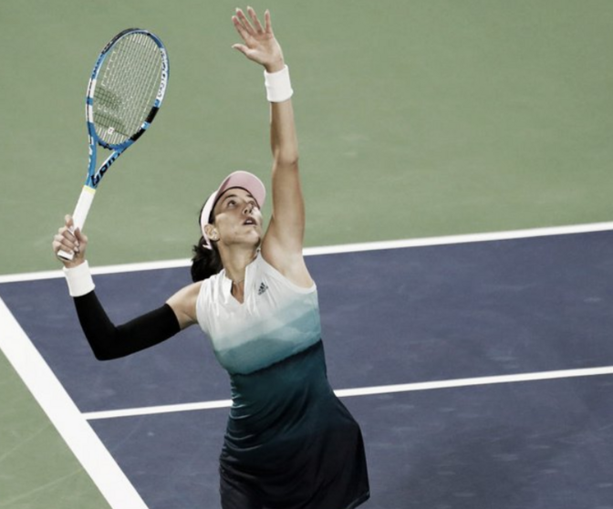 Garbiñe Muguruza durante su partido en Dubai.