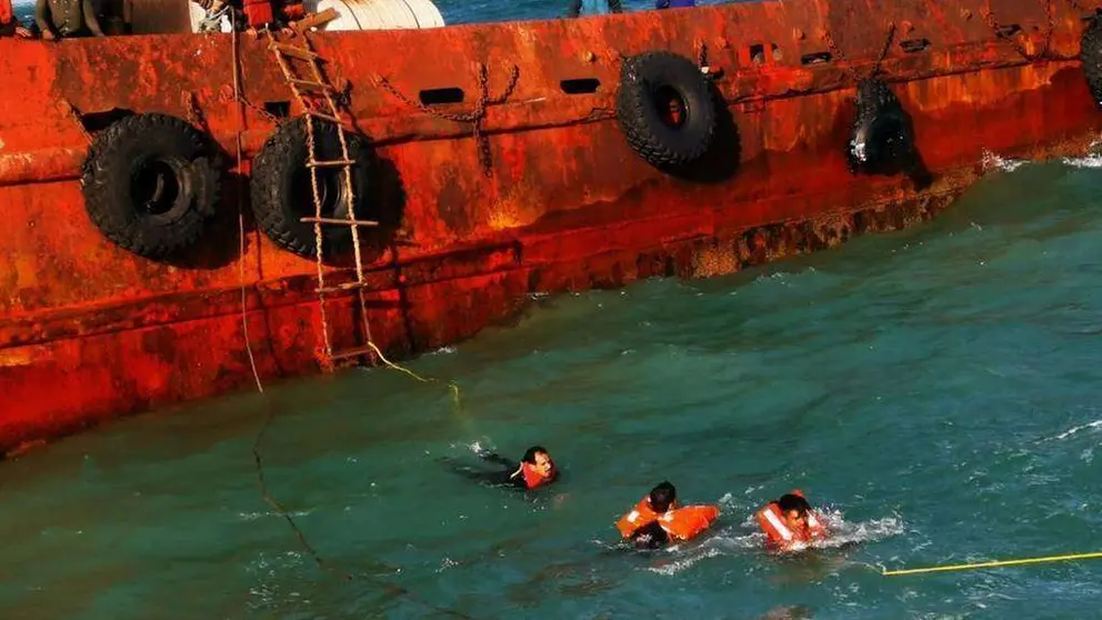 La Policía de Dubai distribuyó esta imagen del rescate.