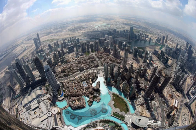 Dubai desde lo más alto del Burj Khalifa. (EFE)