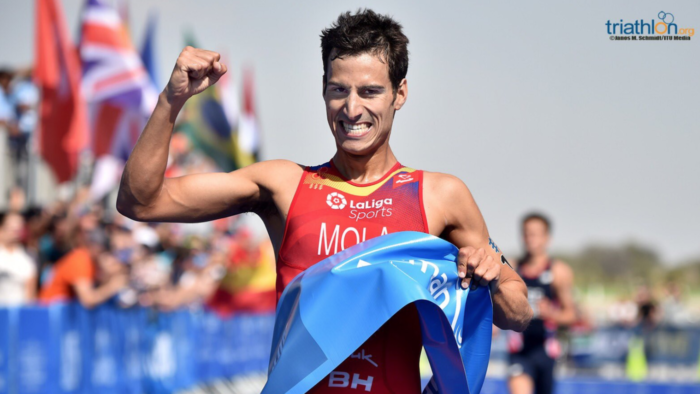 Mario Mola, ganador en Abu Dhabi 2019.