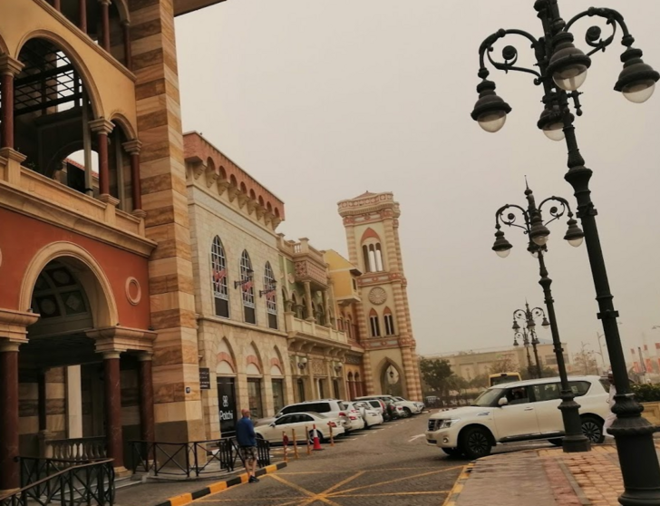 Tormenta de arena en Mercato Mall de Dubai. (EL CORREO)