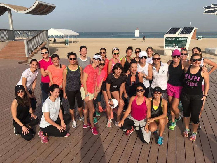Asistentes a la primera de quedada de 'Mujeres que corren' en Dubai. (Cedida)