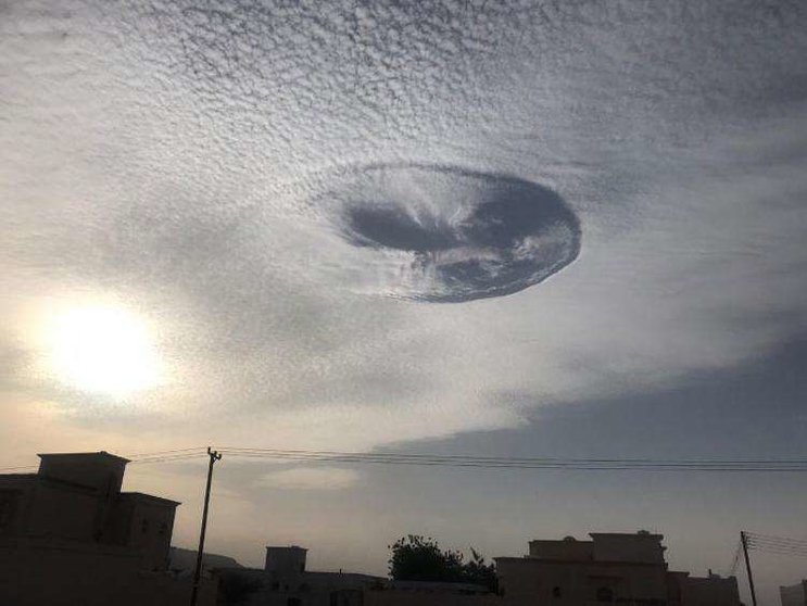 El misterioso círculo en el cielo fotografiado por el Centro Astronómico de Omán.