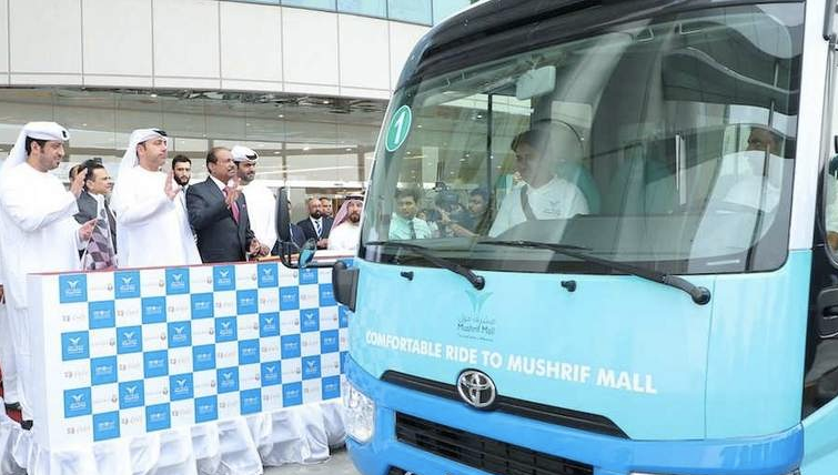 Lanzamiento del servicio de autobús gratuito en Mushrif Mall. 