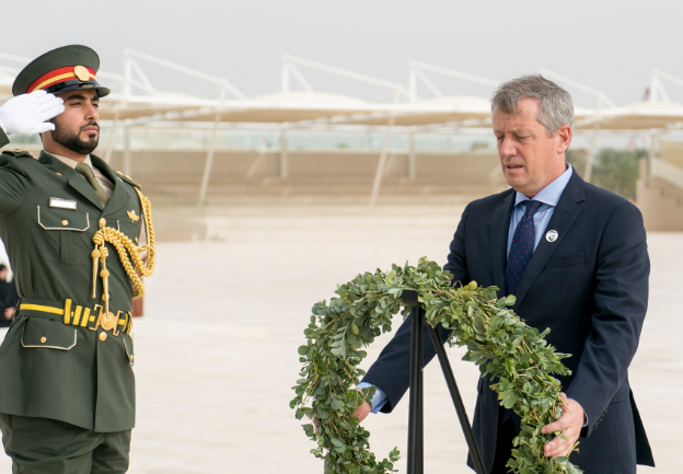 El presidente de la Cámara de Diputados argentina durante su ofrenda en el Monumento de los Mártires. (WAM)