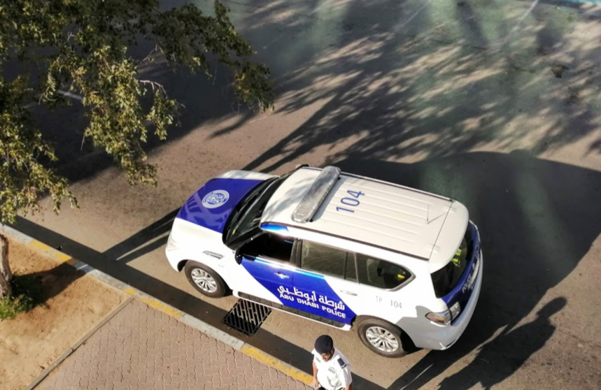 Una imagen de un coche patrulla de la Policía de Abu Dhabi. (EL CORREO)